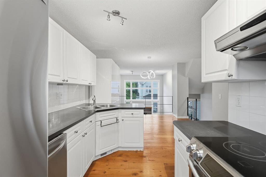 106 Inglewood Pt Se - Photo 6 of 22