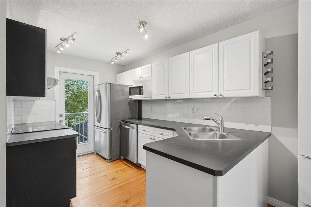 106 Inglewood Pt Se - Photo 7 of 22
