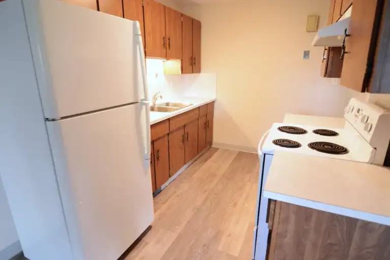 36 Cameron Cres #D - Photo 3 of 11