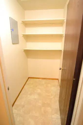 36 Cameron Cres #D - Photo 6 of 11