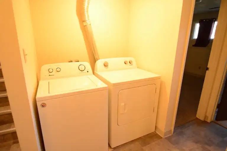 36 Cameron Cres #D - Photo 7 of 11