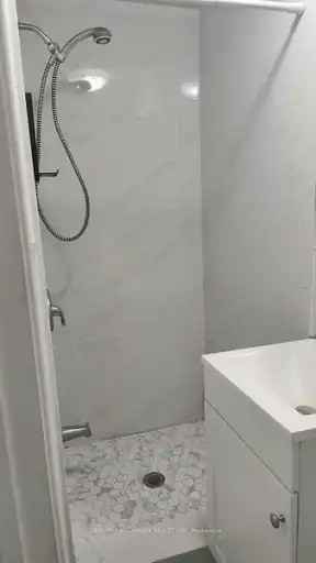 372 Woodbine Ave - Photo 3 of 8