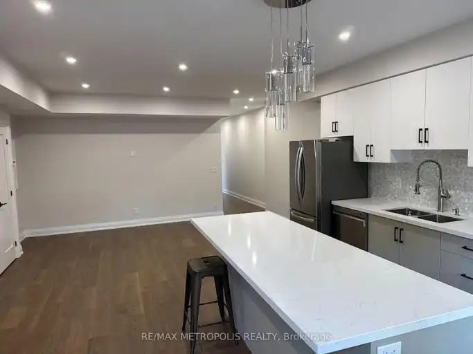 94 Saint Clarens Ave - Photo 3 of 9