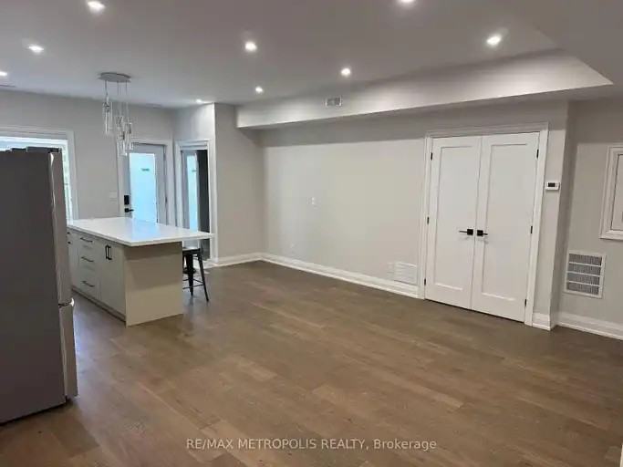 94 Saint Clarens Ave - Photo 6 of 9