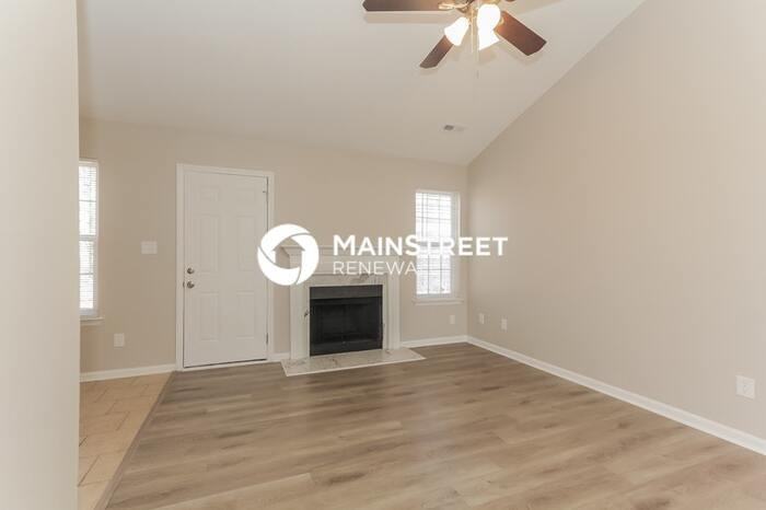 1731 Hudson Graham Ln - Photo 4 of 15