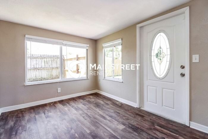 3953 Pensdale Dr - Photo 3 of 15