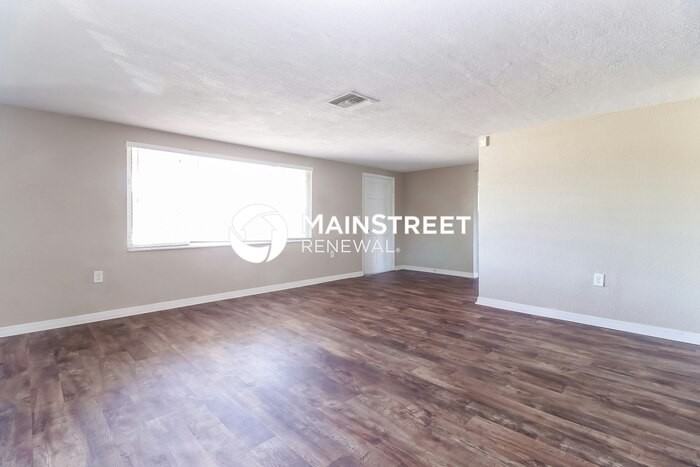 3953 Pensdale Dr - Photo 5 of 15