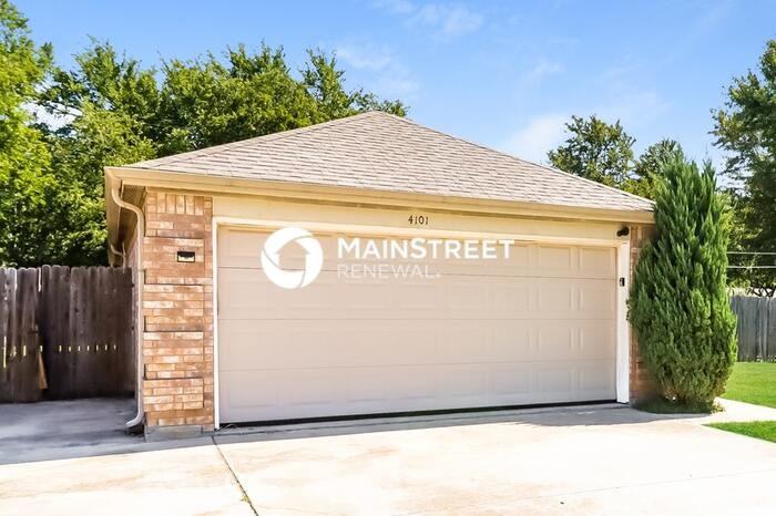 4101 Linkcrest Dr W - Photo 3 of 13