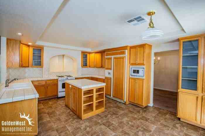 6563 Chimes Tower Ave - Photo 5 of 24