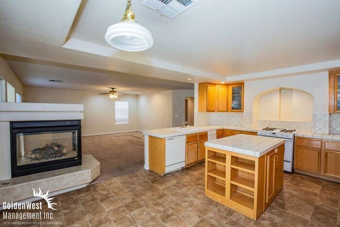 6563 Chimes Tower Ave - Photo 6 of 24