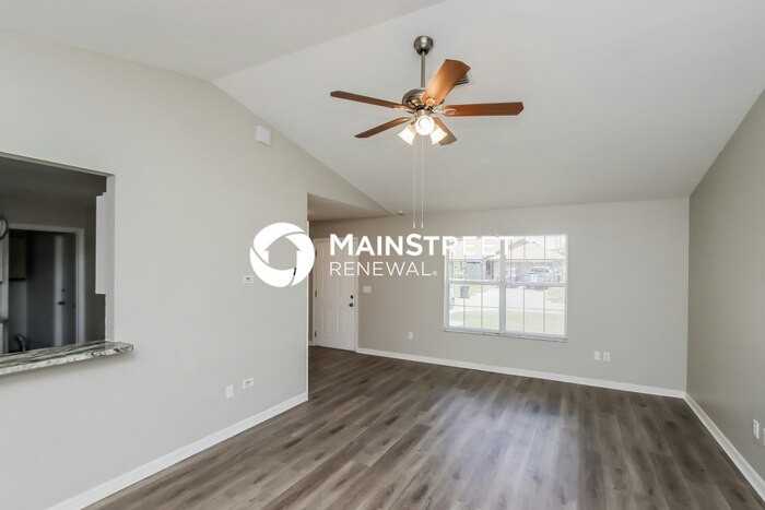 1572 Jasper Ave Nw - Photo 5 of 16