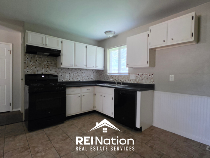 2528 Carousel Ct - Photo 6 of 14
