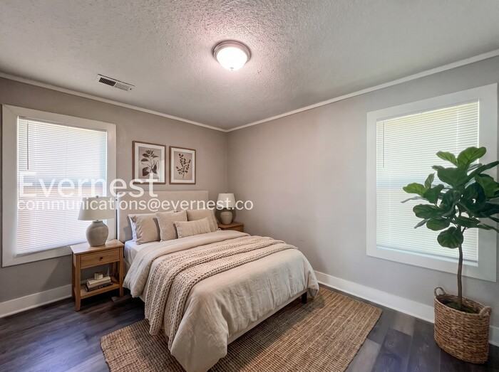 1080 Palmetto Ave - Photo 4 of 14