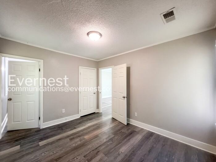1080 Palmetto Ave - Photo 7 of 14