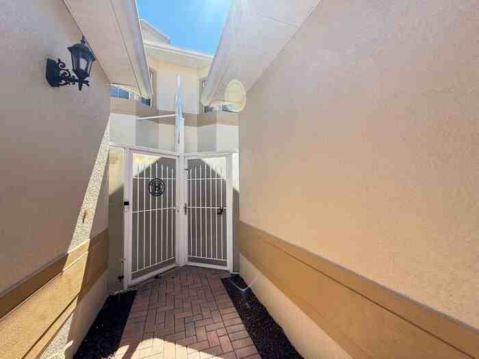 13237 Fountainbleau Dr - Photo 2 of 22