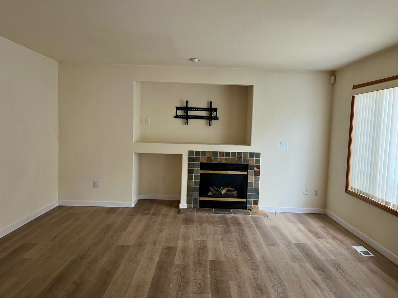 19431 N Danvers Rd #1 - Photo 4 of 31
