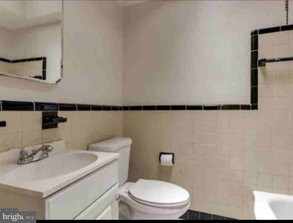 361 W 22nd St - Photo 3 of 6