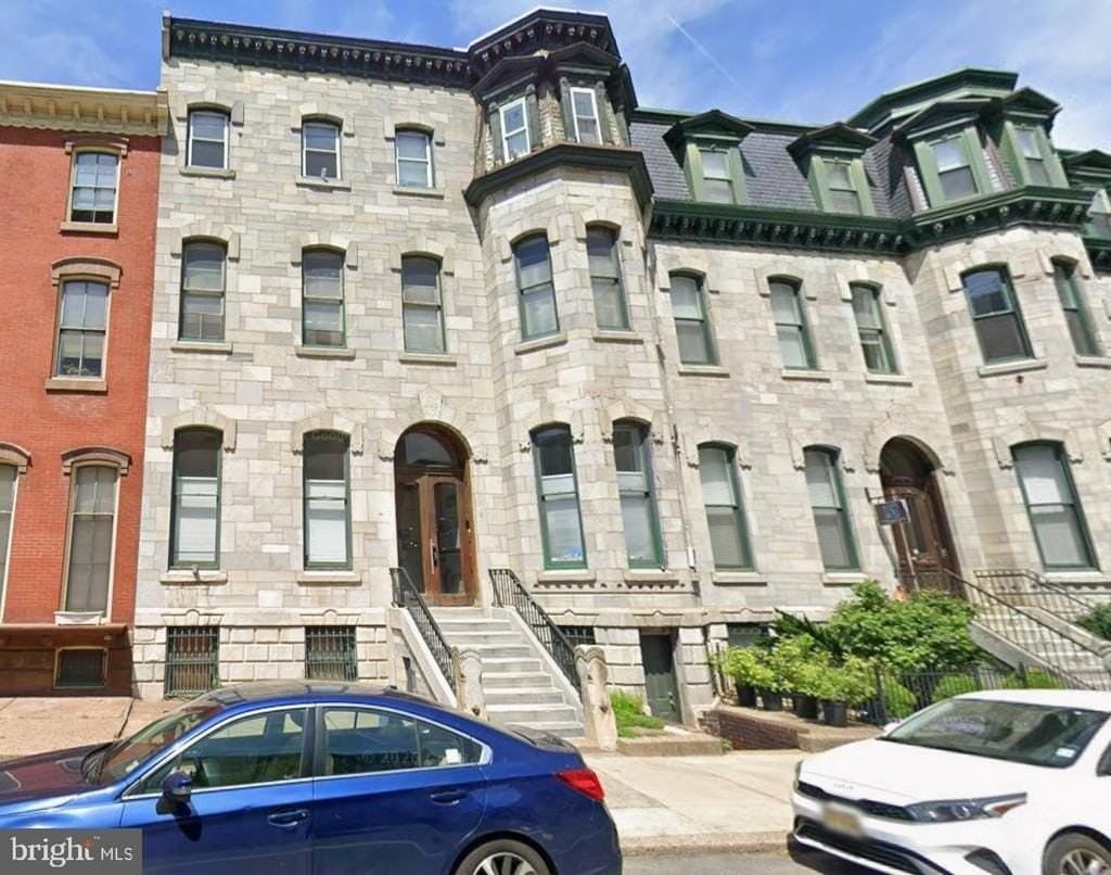 1905 Spring Garden St - Photo 2 of 12