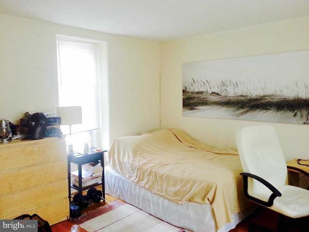 1905 Spring Garden St - Photo 5 of 12