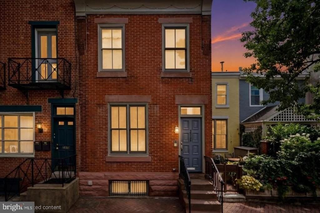 2320 Lombard St - Photo 2 of 39