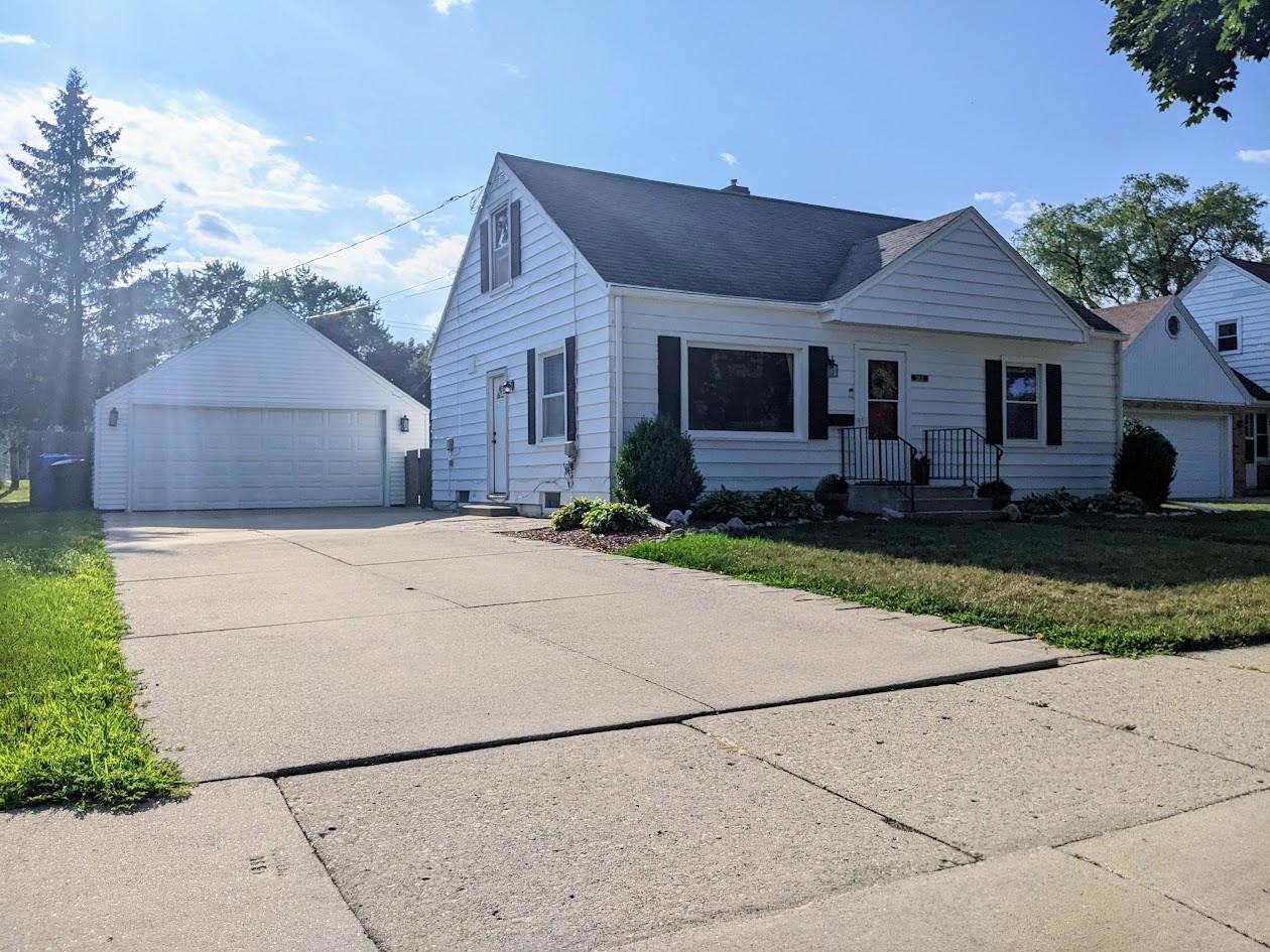 2113 N Division St - Photo 4 of 12