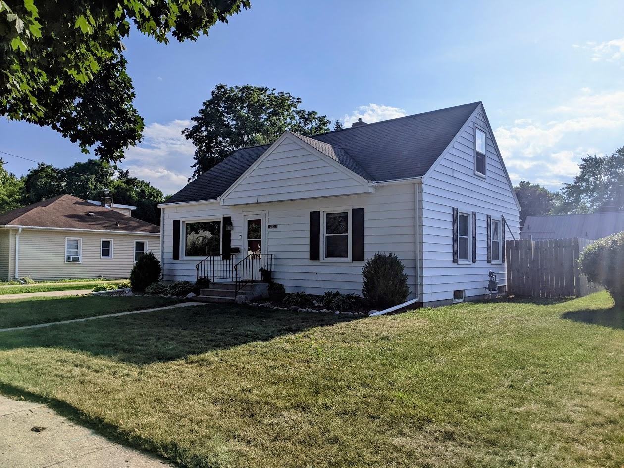 2113 N Division St - Photo 5 of 12