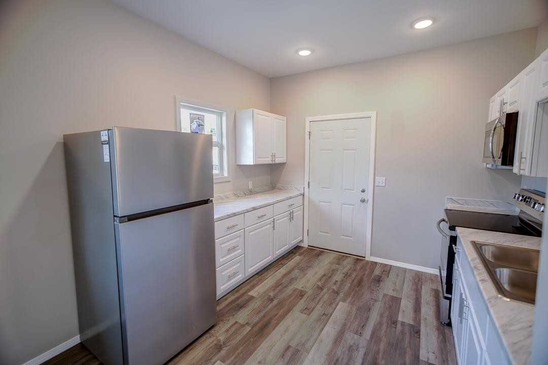 230 N Covell - Duplex - Photo 3 of 7
