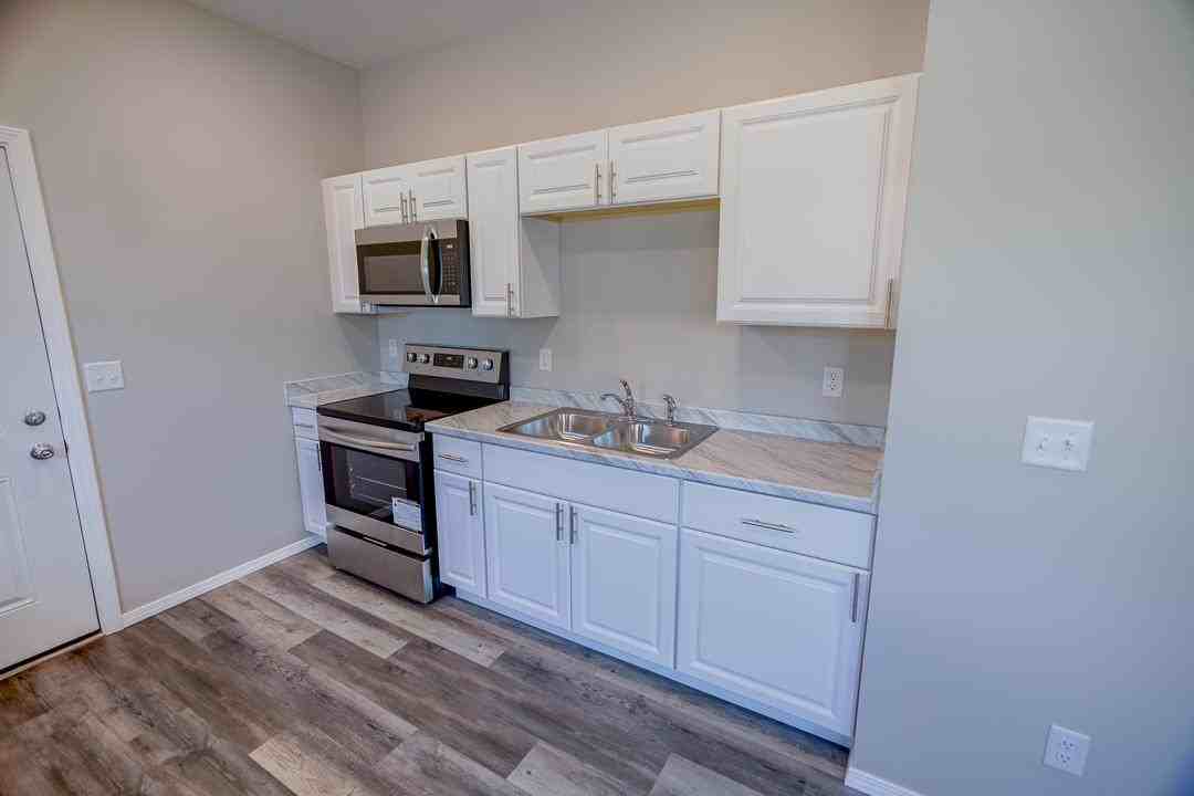230 N Covell - Duplex - Photo 4 of 7