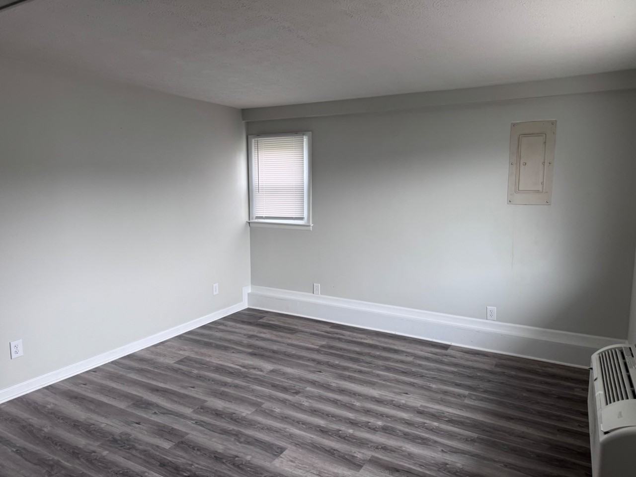 103 S 7th St - Photo 4 of 4