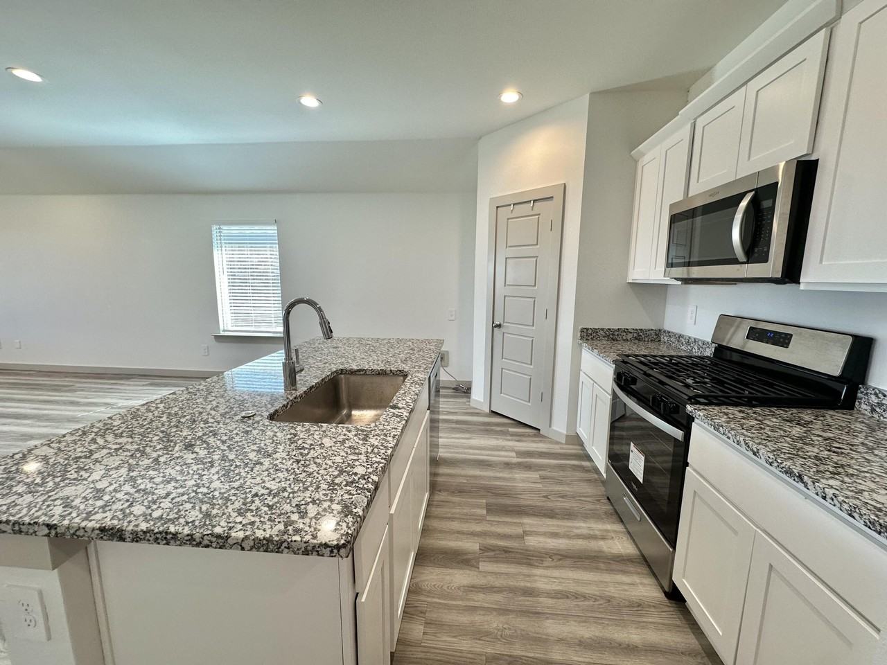 2328 149th St - Photo 5 of 18