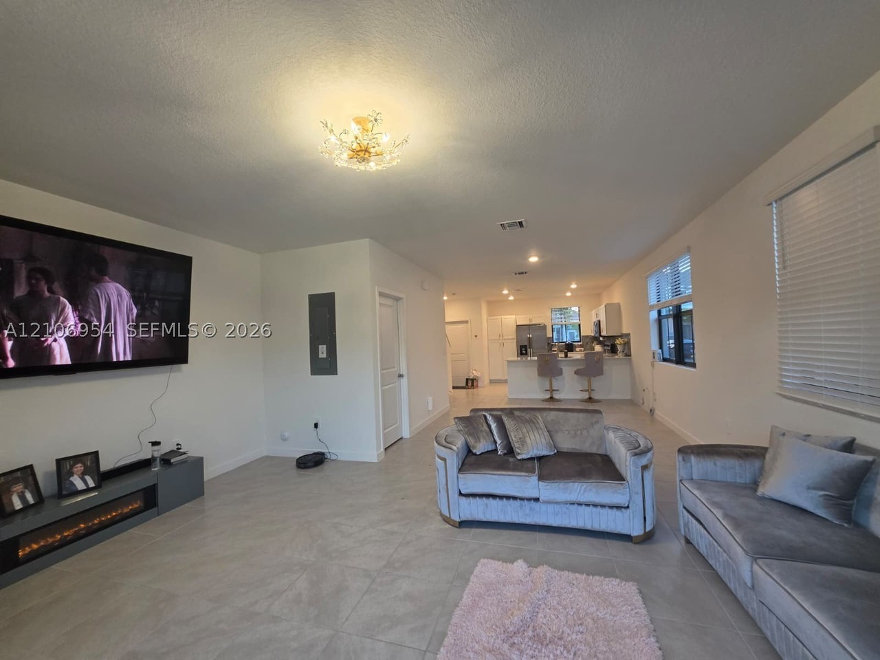 1424 Ne 4th Ave - Photo 7 of 18
