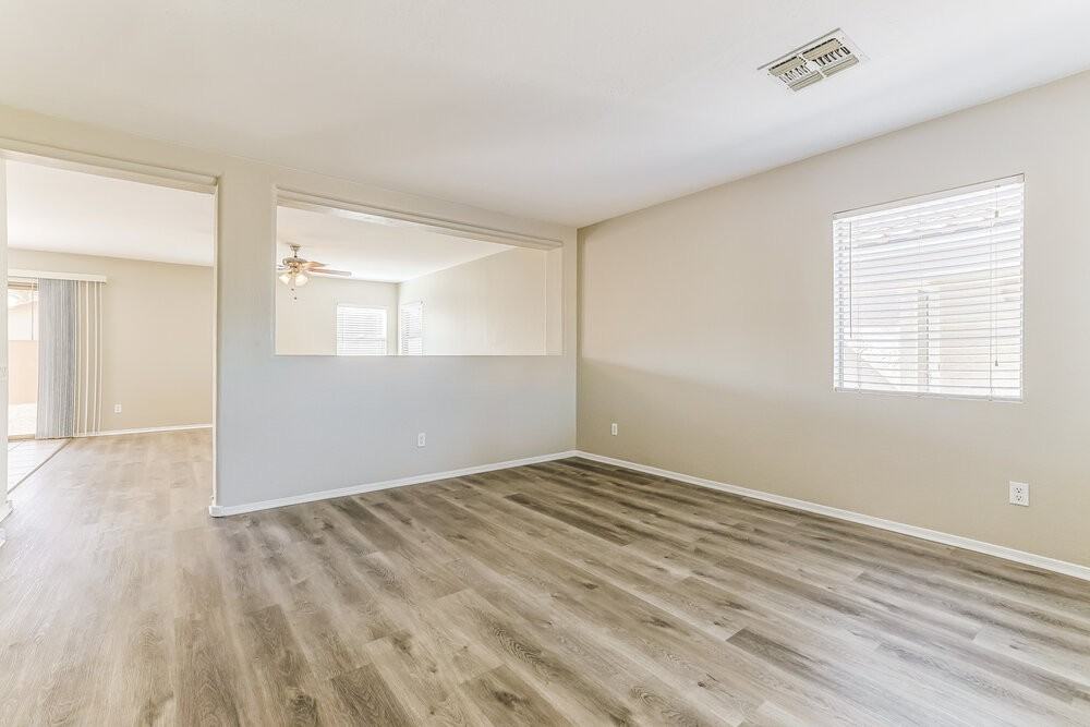 1619 E Christopher St - Photo 4 of 17
