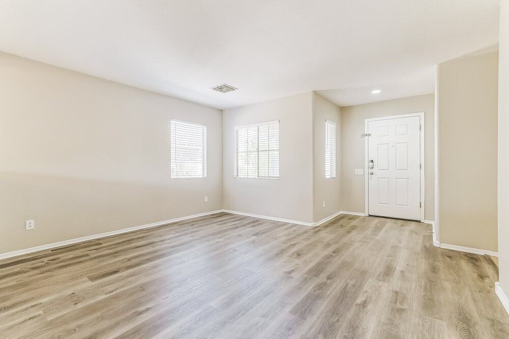 1619 E Christopher St - Photo 5 of 17