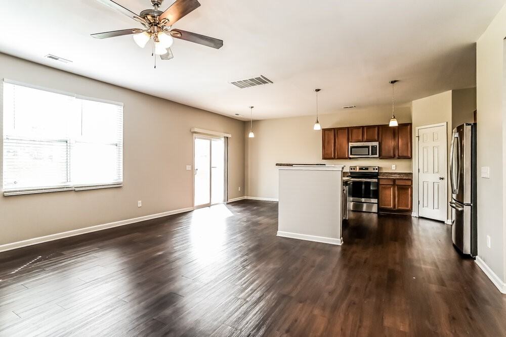 10422 Grand Fir Rd - Photo 4 of 18