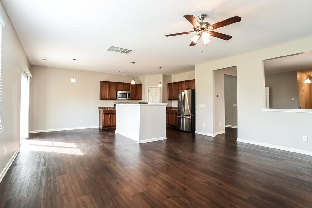 10422 Grand Fir Rd - Photo 5 of 18