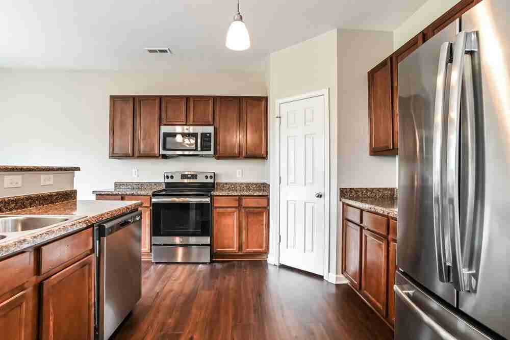 10422 Grand Fir Rd - Photo 7 of 18
