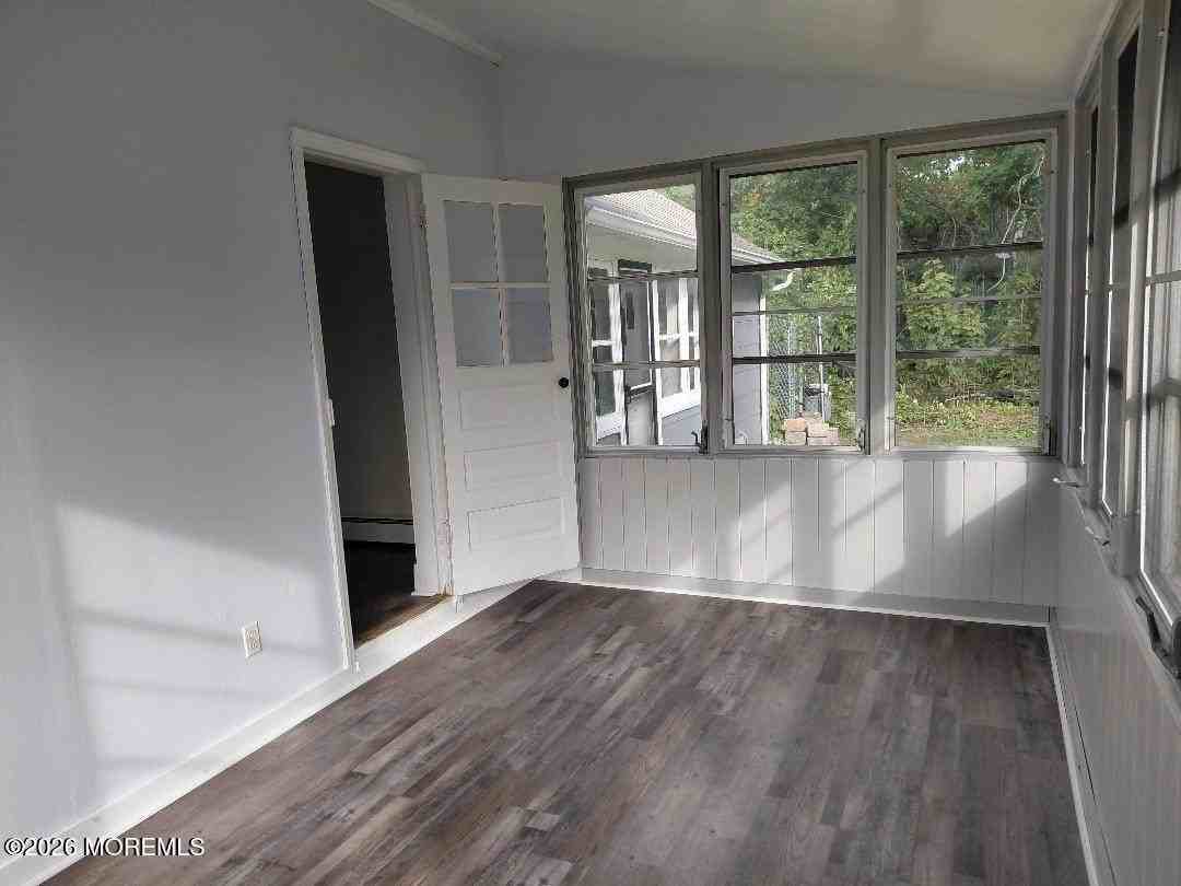 675 Clifton Ave - Photo 5 of 14