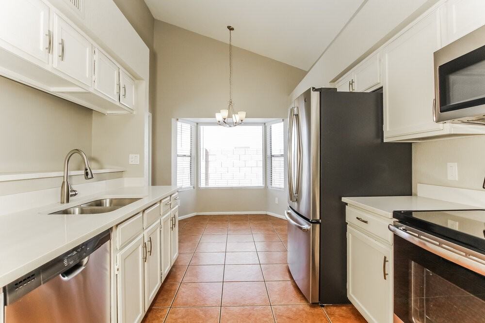 8409 W Aster Dr - Photo 5 of 16