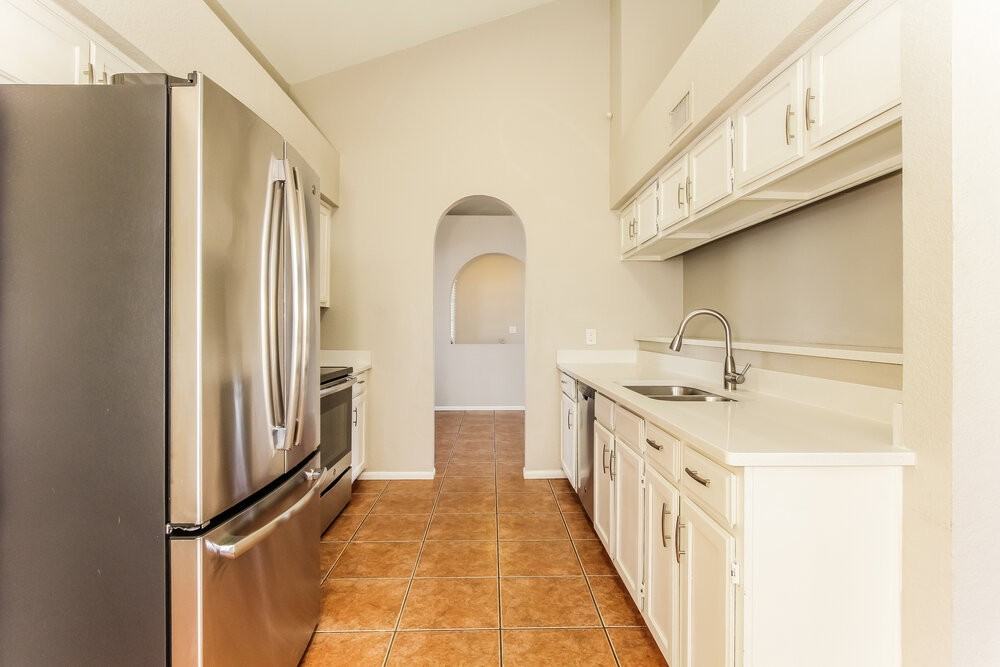8409 W Aster Dr - Photo 6 of 16