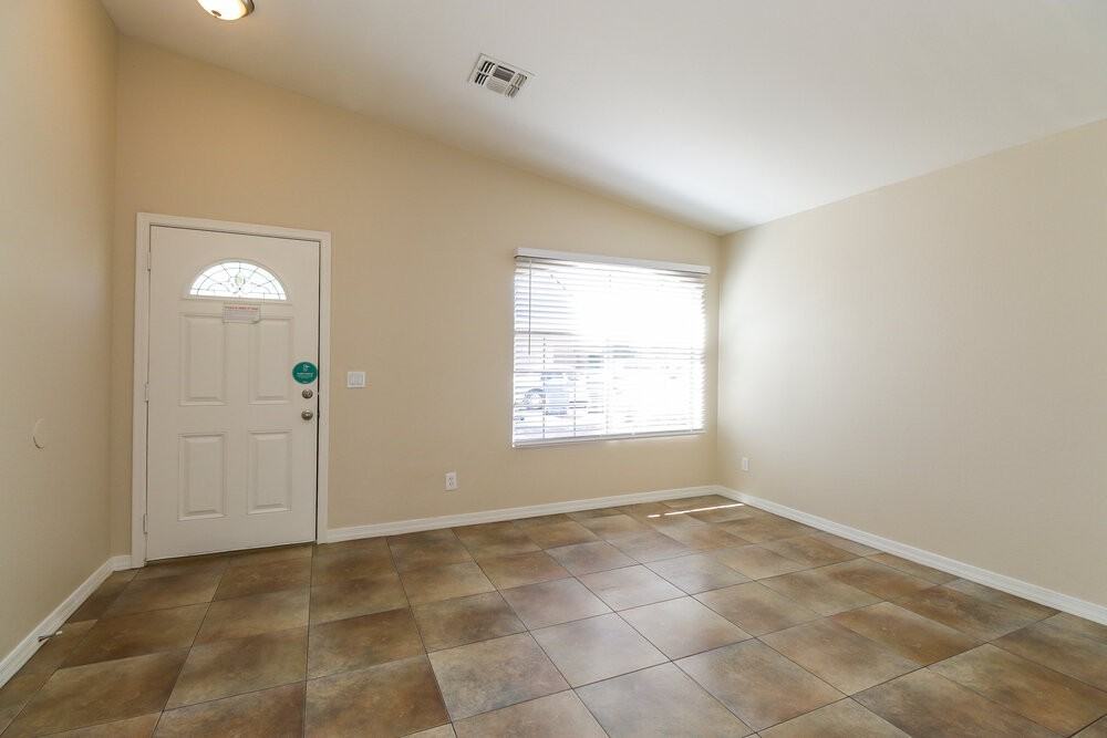 3833 S 60th Dr - Photo 3 of 16