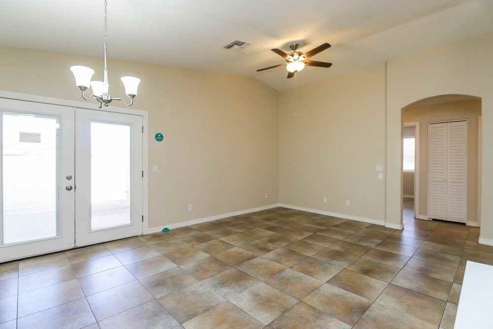 3833 S 60th Dr - Photo 4 of 16