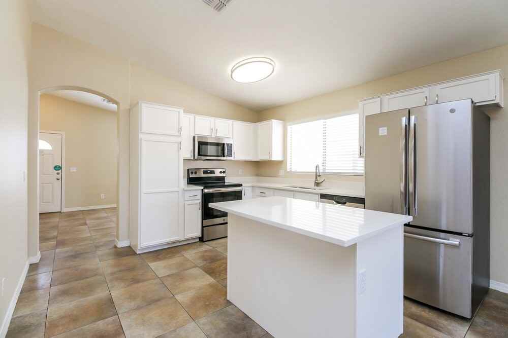 3833 S 60th Dr - Photo 6 of 16