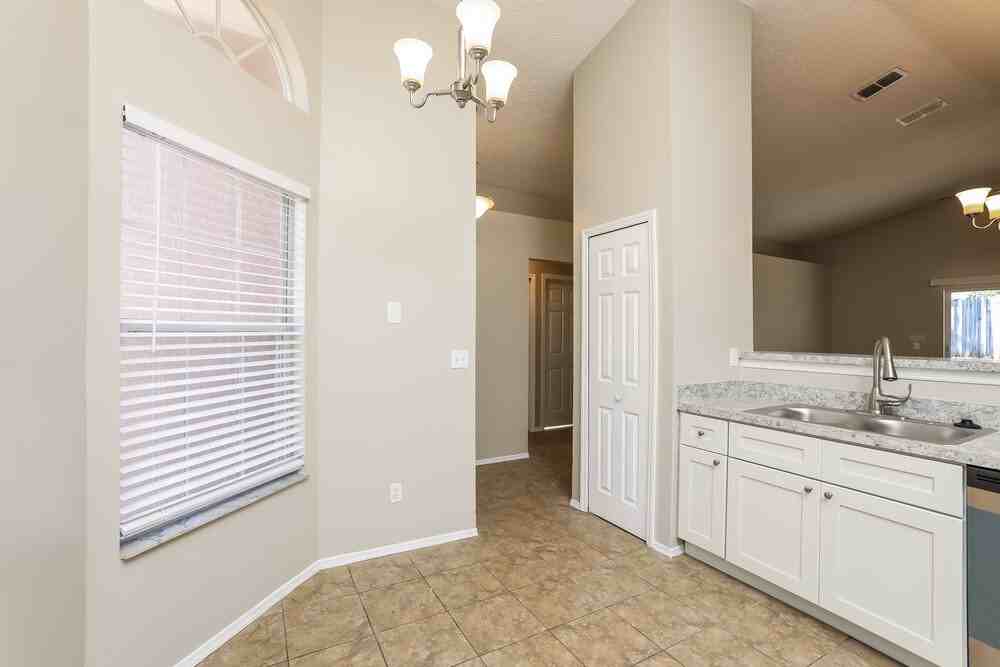 1532 Woodwind Dr - Photo 5 of 16