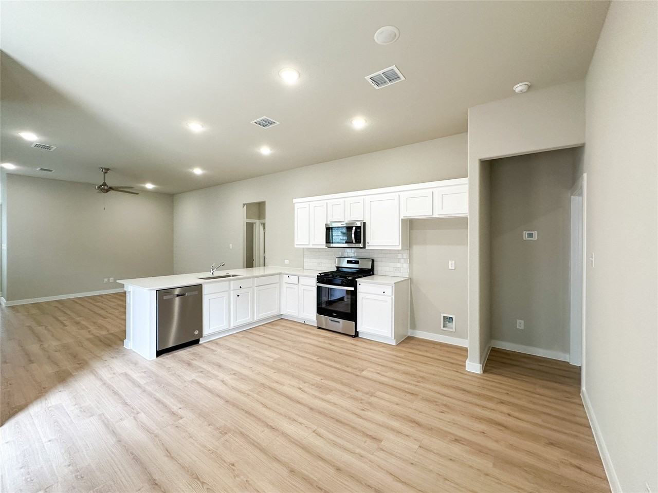 4917 Westhill Dr - Photo 3 of 17