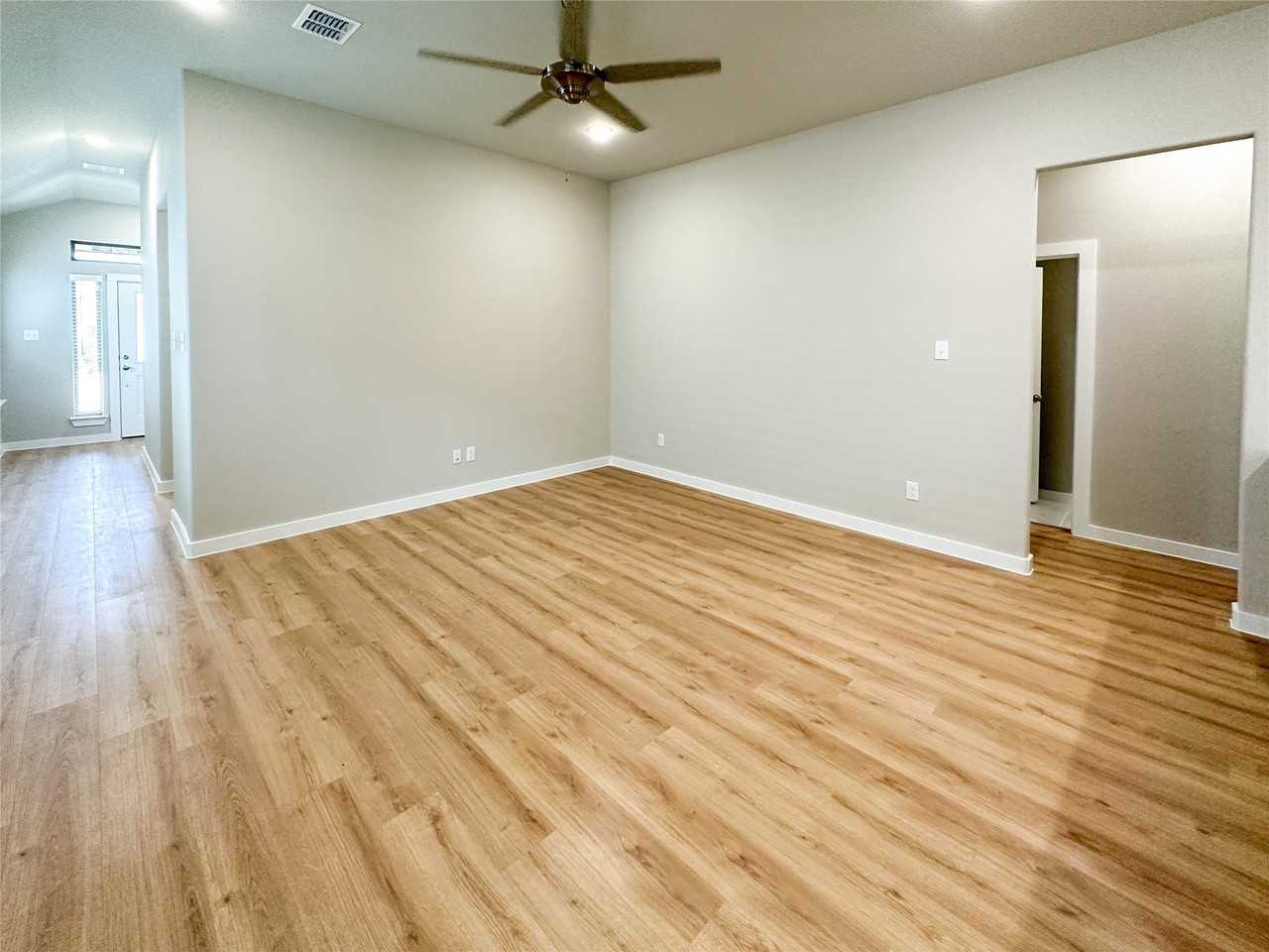 4917 Westhill Dr - Photo 4 of 17