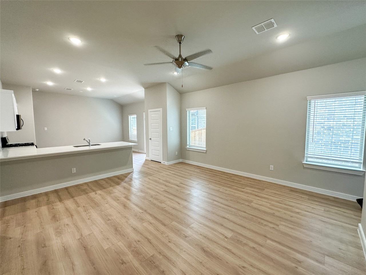 4917 Westhill Dr - Photo 5 of 17