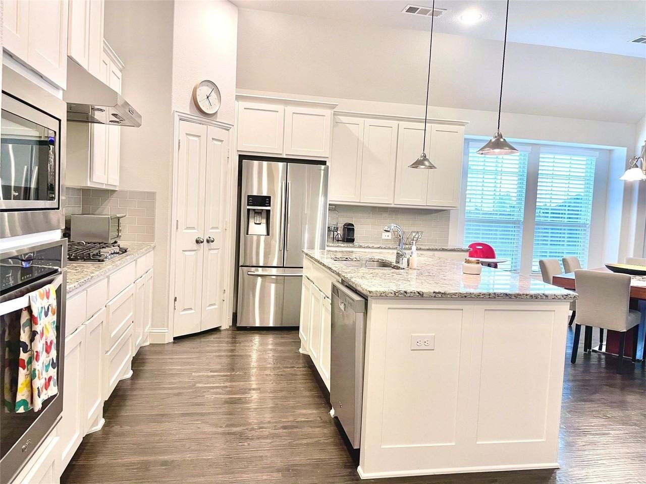 524 Wiltshire Blvd - Photo 3 of 12