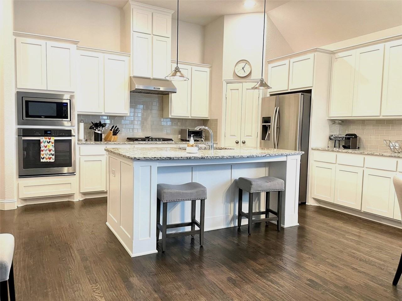 524 Wiltshire Blvd - Photo 4 of 12