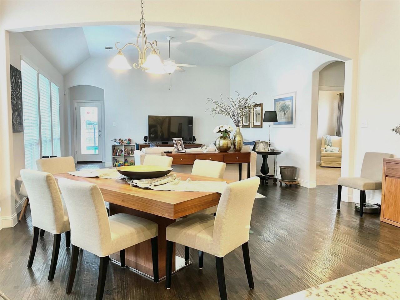 524 Wiltshire Blvd - Photo 6 of 12