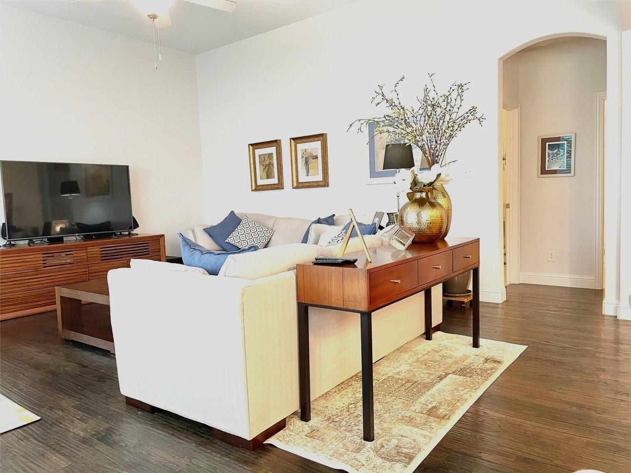 524 Wiltshire Blvd - Photo 7 of 12